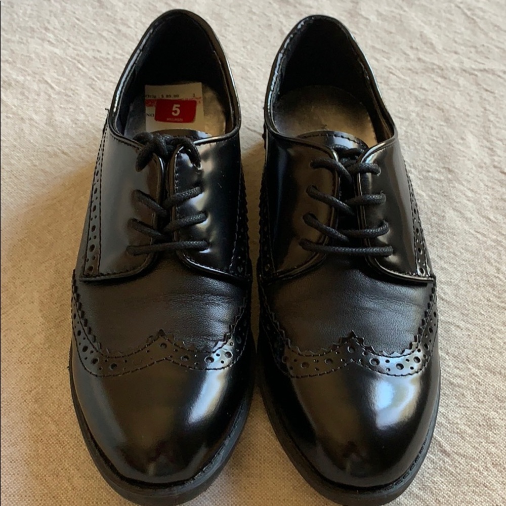 MARC FISHER Black "Sailor" Wingtip Oxfords Shoe